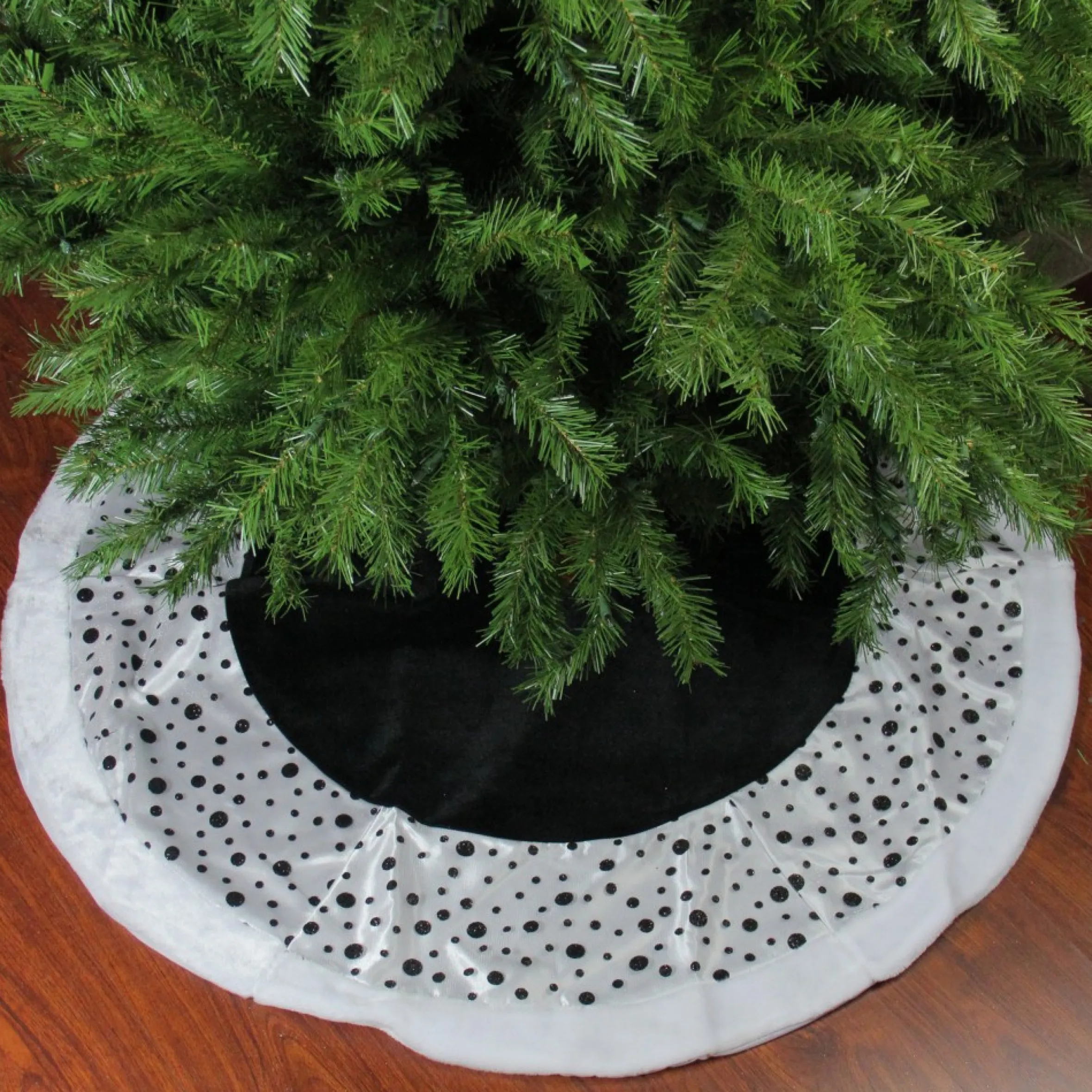 48" Black And White Glittered Polka Dot Christmas Tree Skirt With Faux Fur Trim