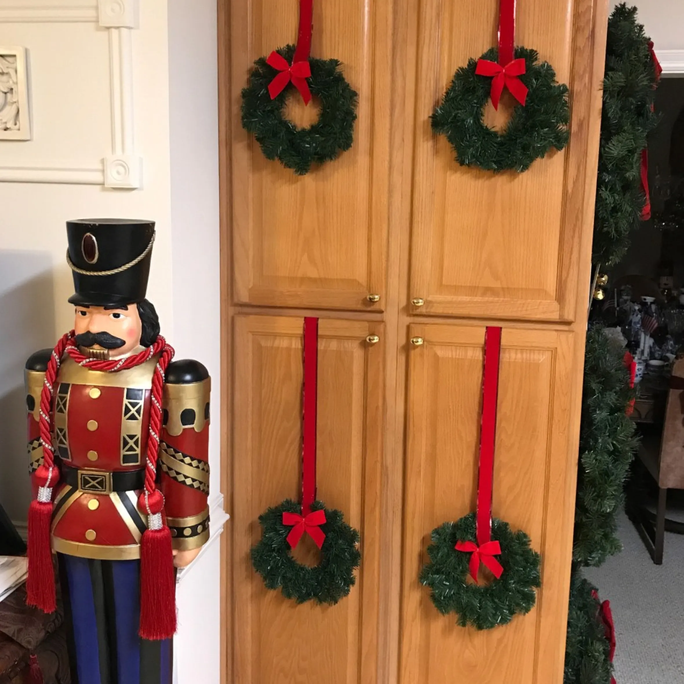 12" Deluxe Windsor Pine Artificial Christmas Wreath - Unlit