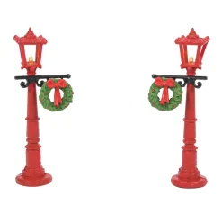 Dept 56 Set Of 2 Red Christmas Village Street Lights With Wreaths