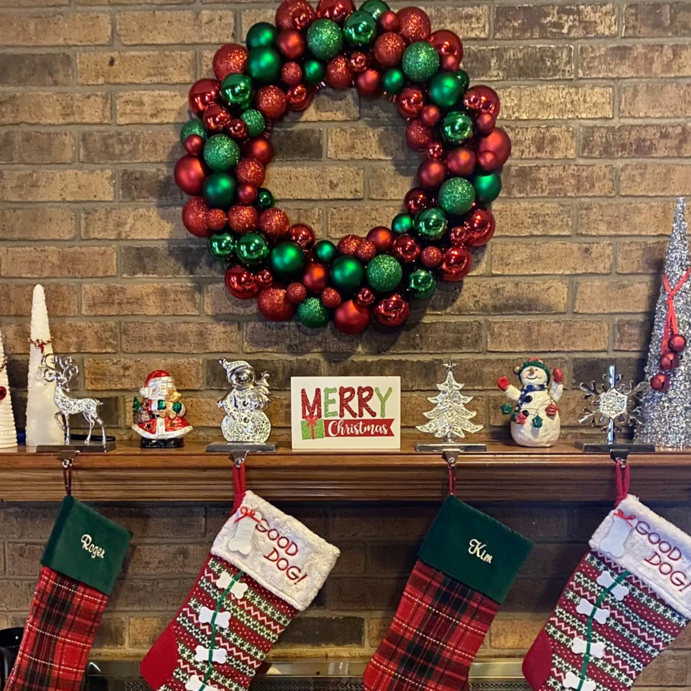 Red And Green 3-Finish Shatterproof Ball Christmas Wreath - 24-Inch, Unlit