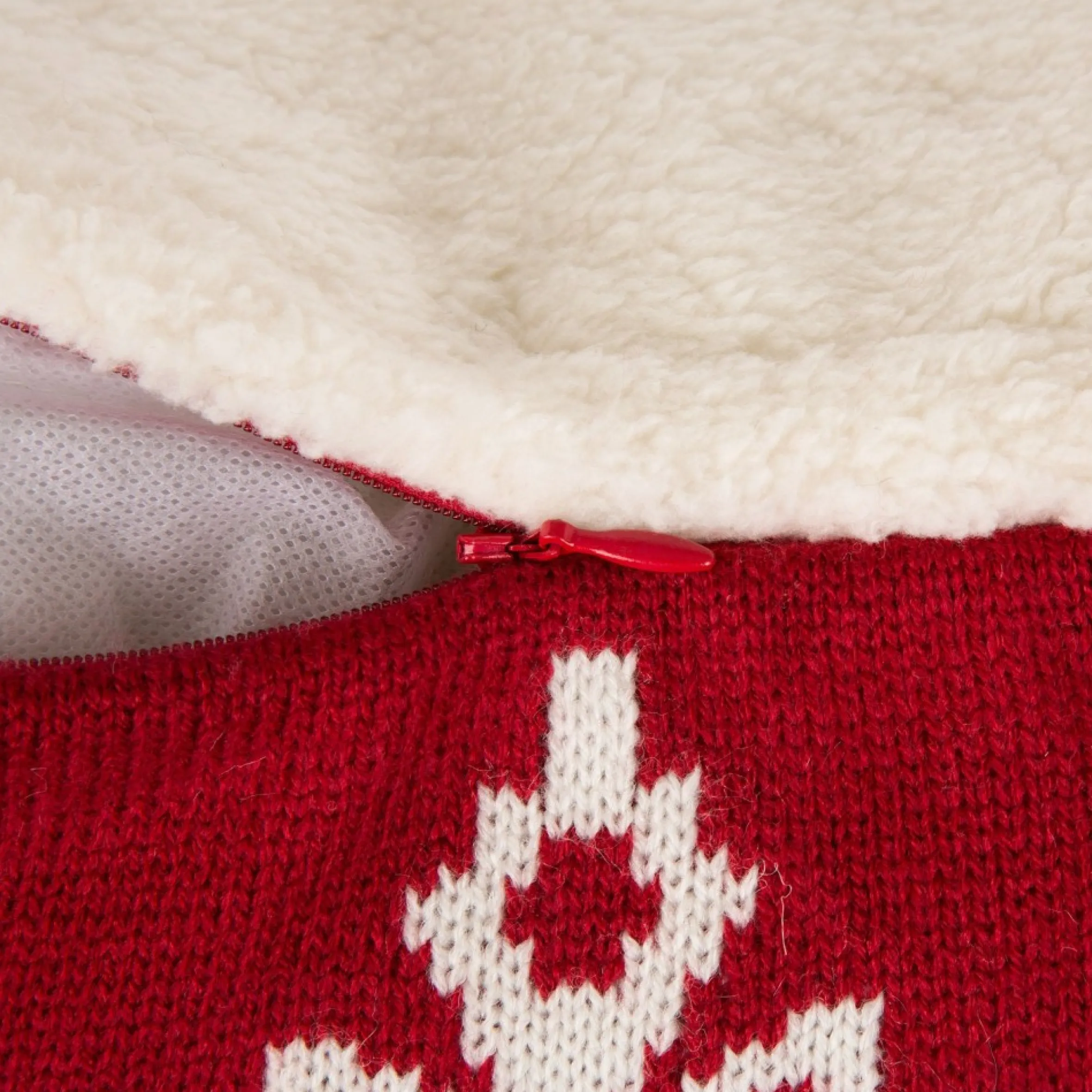 18" Red And White Knit Snowflake Christmas Pillow Cover With Tassels
