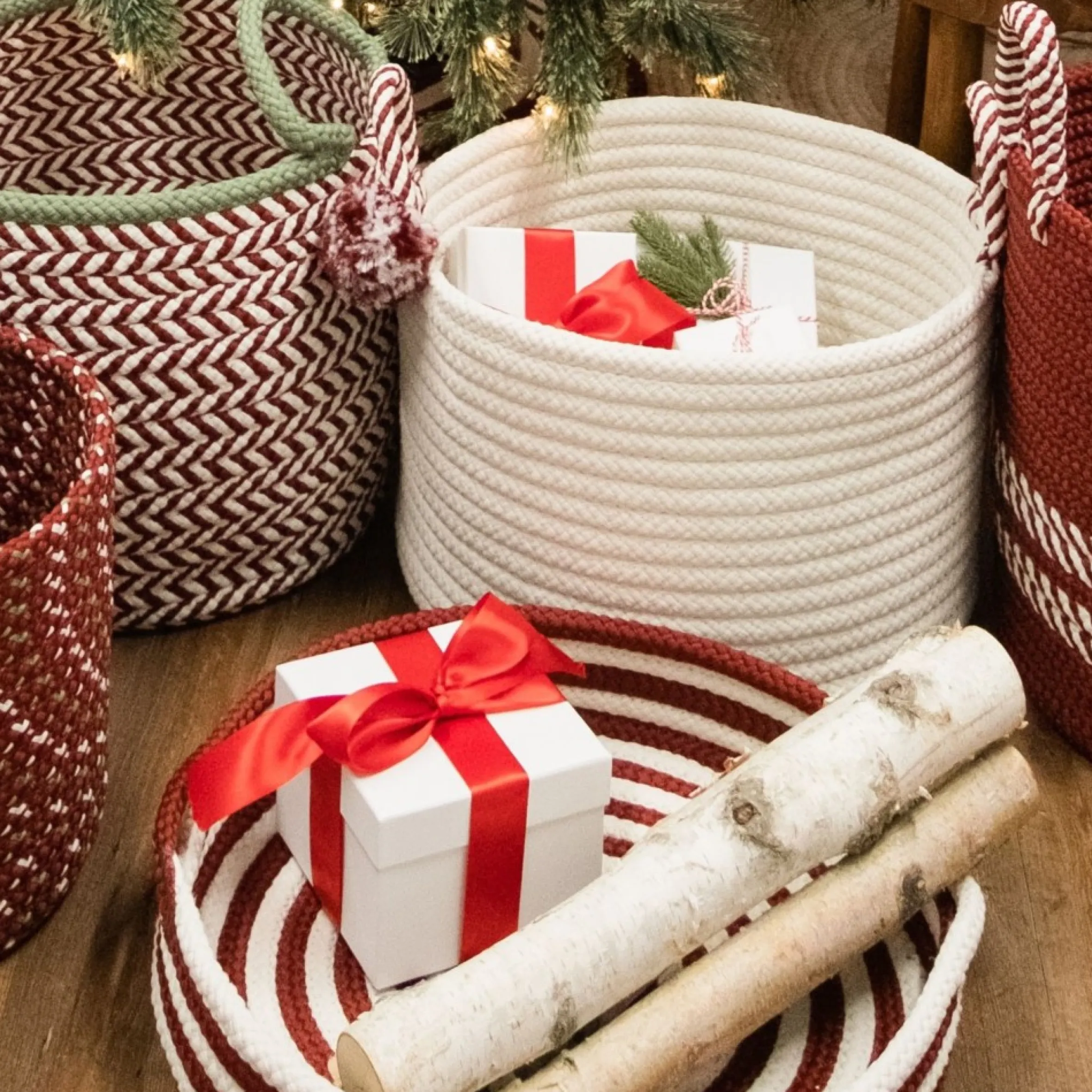 18" Red And White Woven Candy Cane Round Christmas Tray